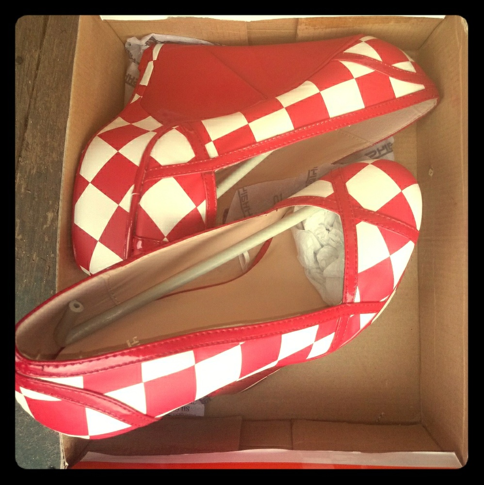 RED AND WHITE CHECKED WEDGE-STYLE HEELS SIZE 7.5
